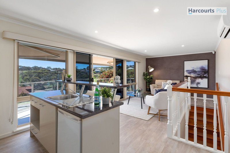 Photo - 12 Barossa Crescent, Hallett Cove SA 5158 - Image 15