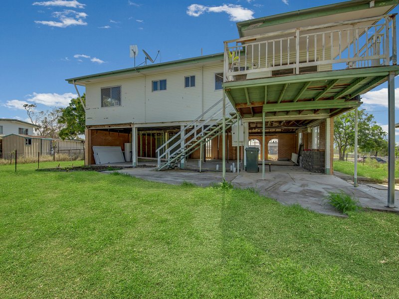 Photo - 12 Barry Street, West Gladstone QLD 4680 - Image 2