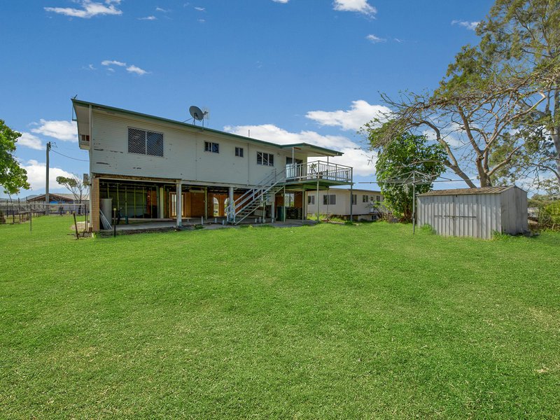 Photo - 12 Barry Street, West Gladstone QLD 4680 - Image 5