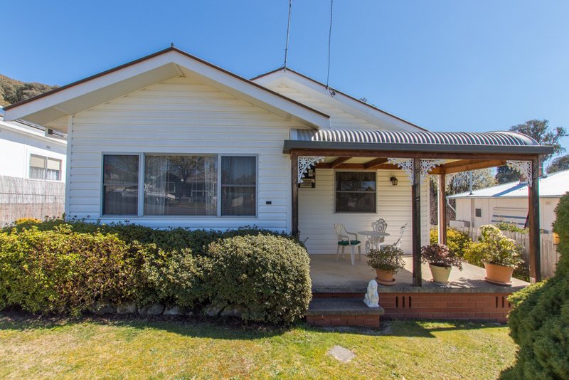 12 Batlow Avenue, Batlow NSW 2730