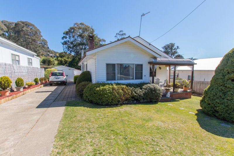 Photo - 12 Batlow Avenue, Batlow NSW 2730 - Image 2