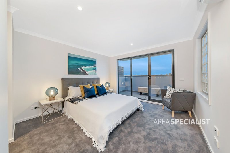 Photo - 12 Bavadia Place, Keysborough VIC 3173 - Image 5