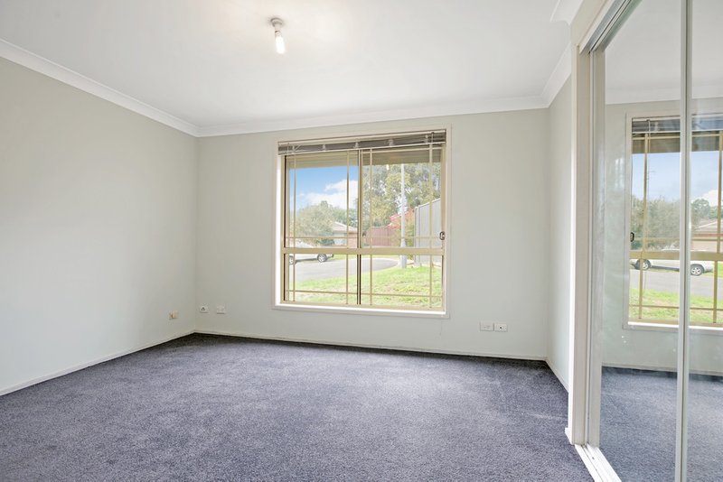 Photo - 12 Becke Court, Glenmore Park NSW 2745 - Image 6