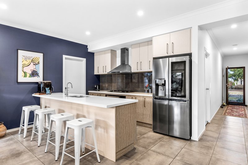 Photo - 12 Beckett Way, Williams Landing VIC 3027 - Image 4