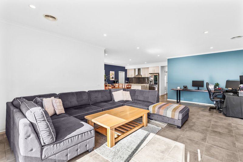 Photo - 12 Beckett Way, Williams Landing VIC 3027 - Image 7