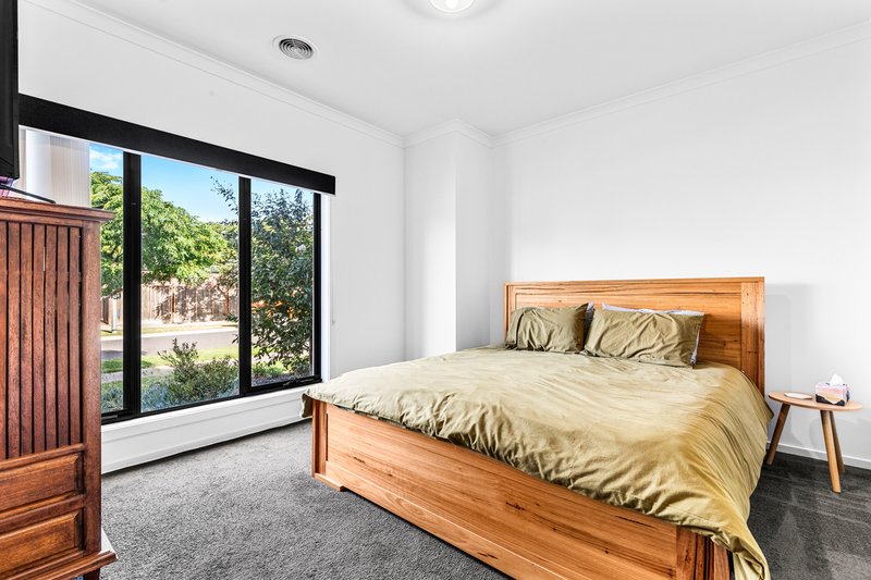 Photo - 12 Beckett Way, Williams Landing VIC 3027 - Image 9