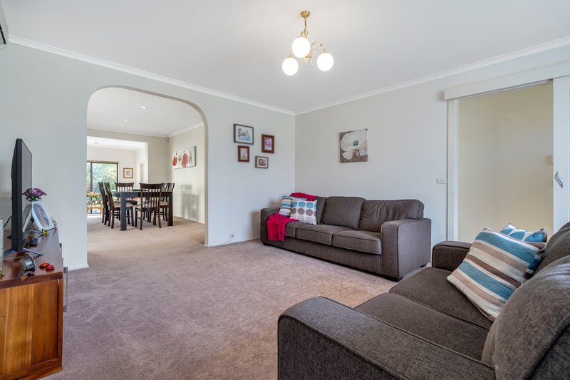 Photo - 12 Beckington Place, Craigieburn VIC 3064 - Image 6