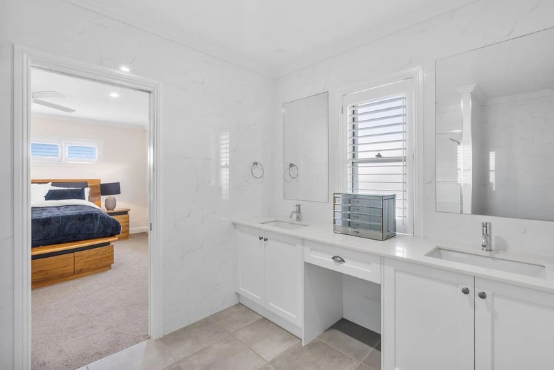 Photo - 12 Bedarra Street, Redland Bay QLD 4165 - Image 18