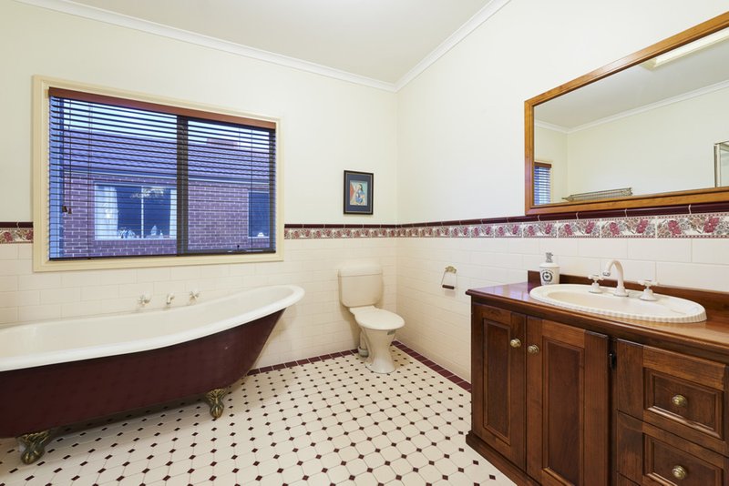 Photo - 12 Beechwood Terrace, Ashwood VIC 3147 - Image 7