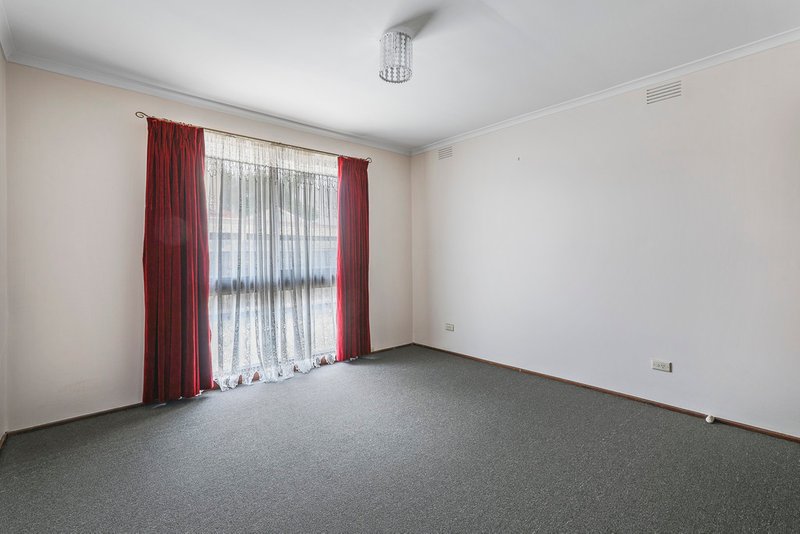 Photo - 12 Bellarine Court, Keysborough VIC 3173 - Image 6