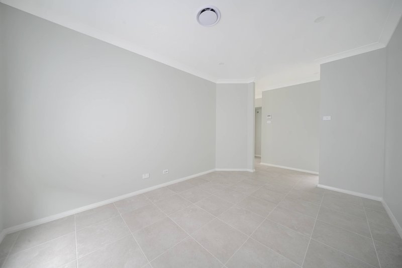 Photo - 12 Bellaroi Street, Austral NSW 2179 - Image 4