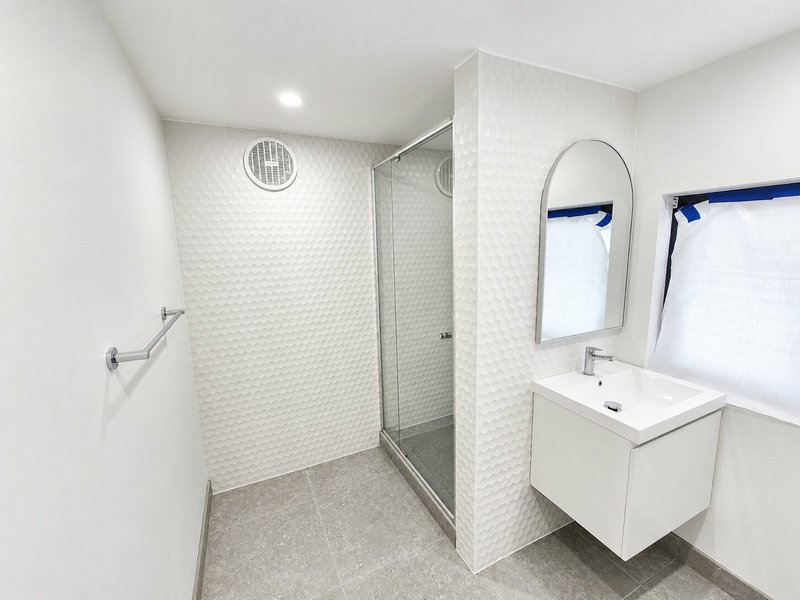 Photo - 12 Bellevue Avenue, Georges Hall NSW 2198 - Image 10
