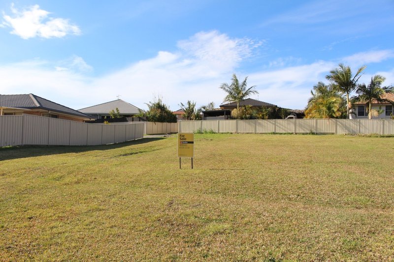 Photo - 12. Bellevue Place, Hallidays Point NSW 2430 - Image 3