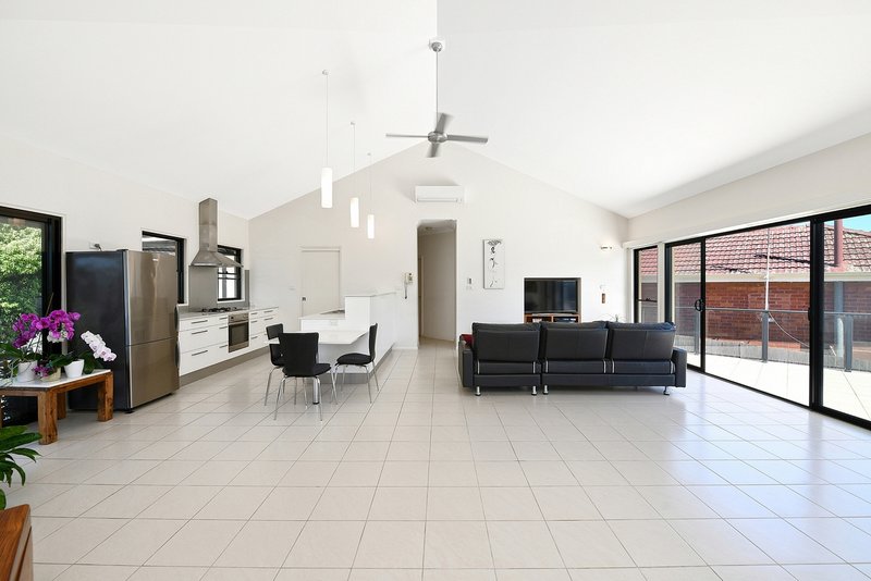 Photo - 12 Beverley Crescent, Marsfield NSW 2122 - Image 2