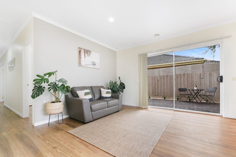 Photo - 12 Bewley Way, Berwick VIC 3806 - Image 5