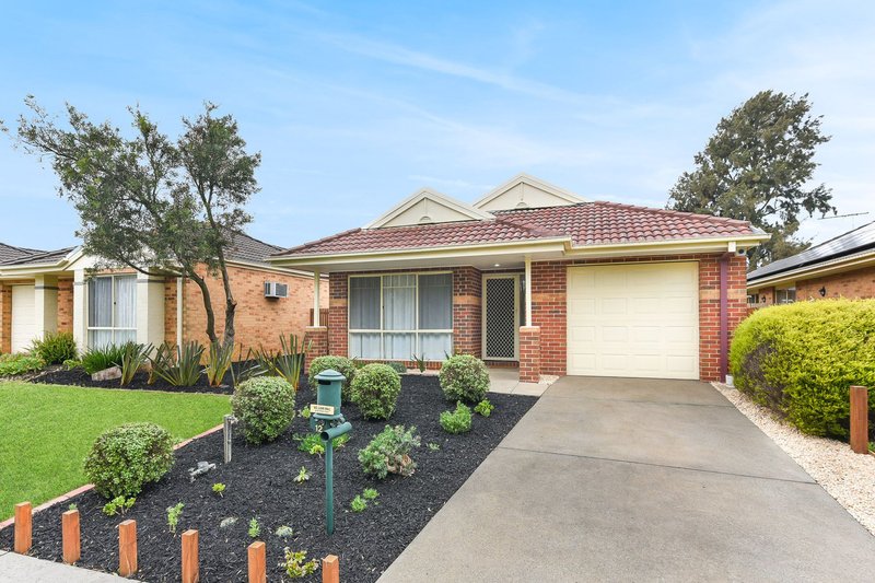 Photo - 12 Bewley Way, Berwick VIC 3806 - Image 17