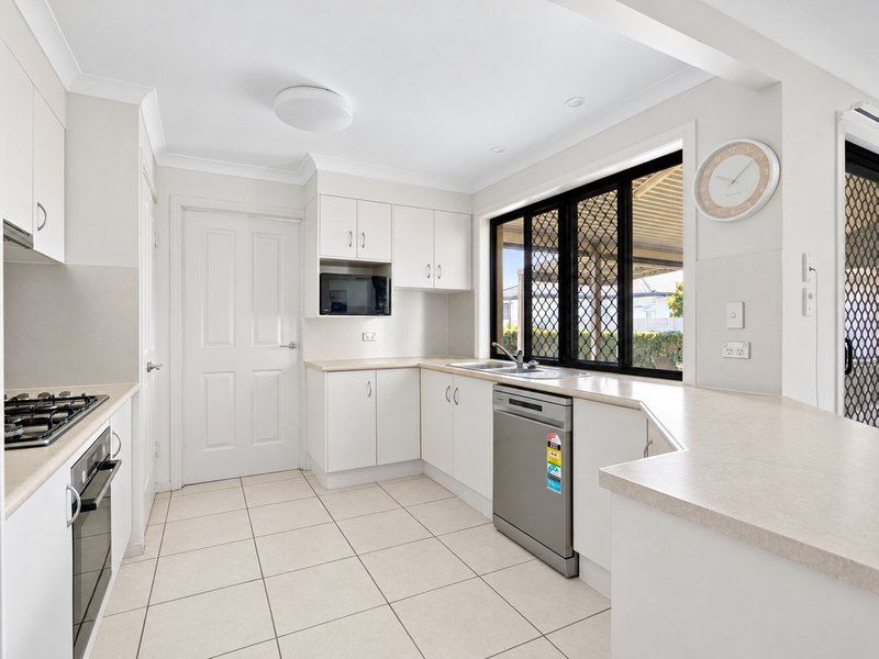 Photo - 12 Biggera Court, Sandstone Point QLD 4511 - Image 4