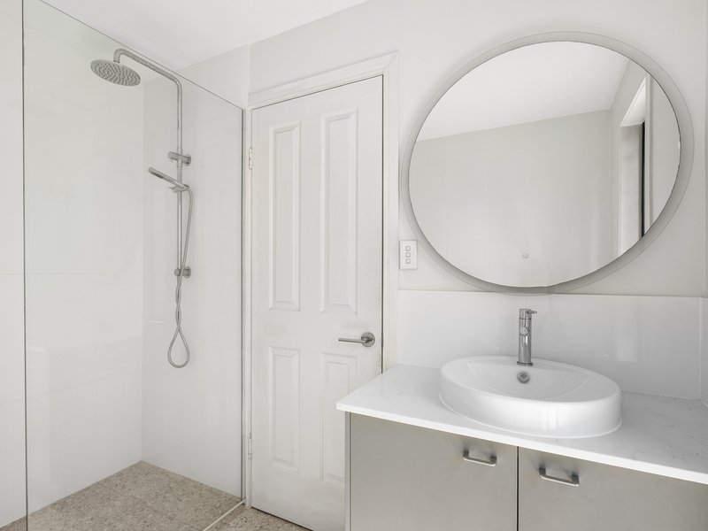 Photo - 12 Biggera Court, Sandstone Point QLD 4511 - Image 6