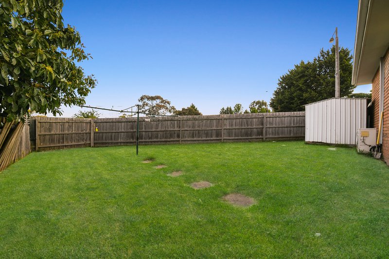 Photo - 12 Bill Place, Hampton Park VIC 3976 - Image 5