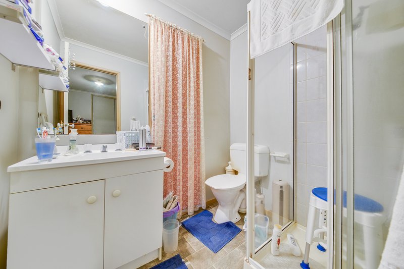 Photo - 12 Bill Place, Hampton Park VIC 3976 - Image 10