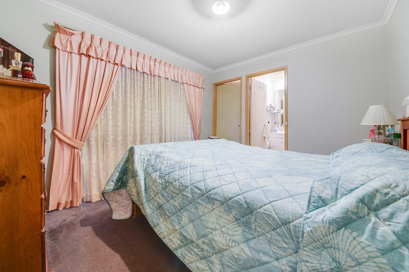 Photo - 12 Bill Place, Hampton Park VIC 3976 - Image 12