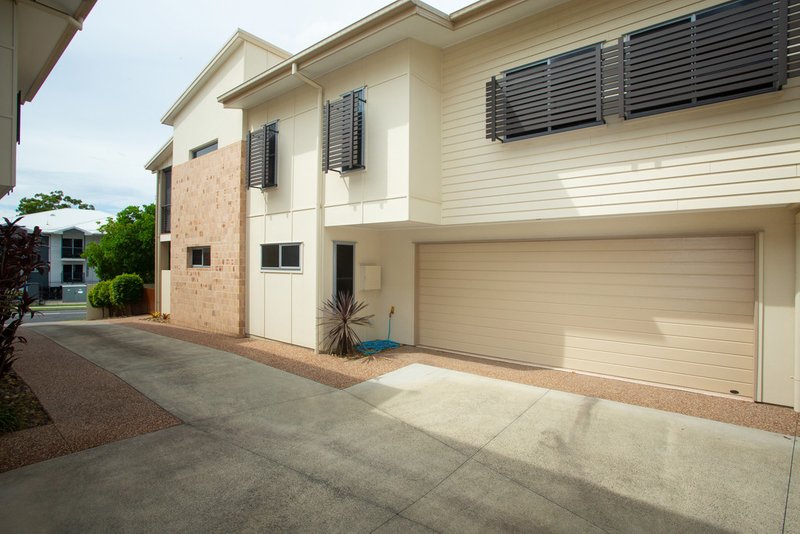 Photo - 12 Birdwood Road, Holland Park QLD 4121 - Image 20