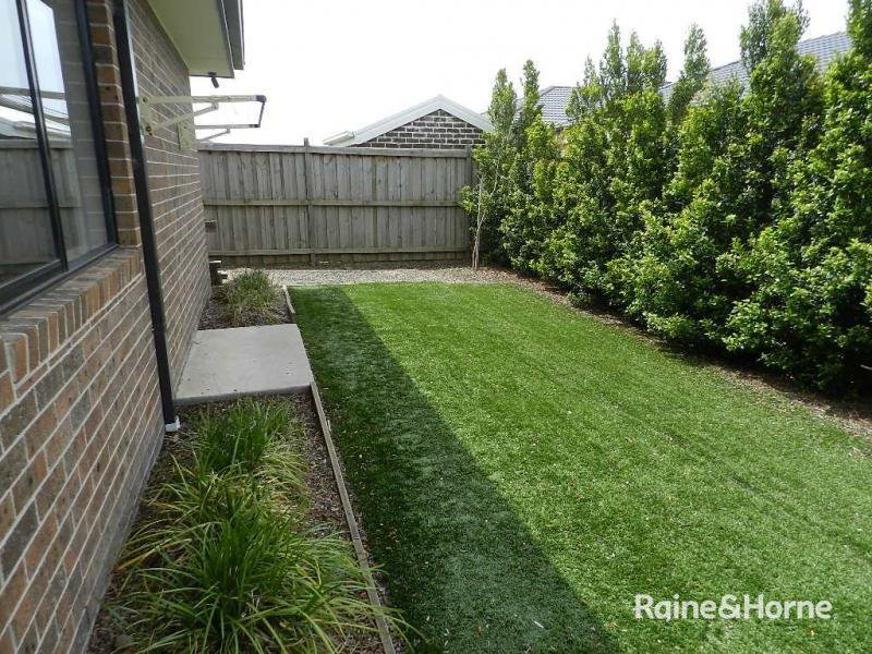 Photo - 12 Black Caesar Drive, Cranbourne East VIC 3977 - Image 4