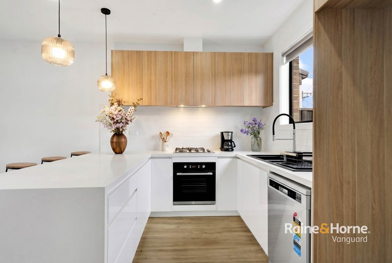Photo - 12 Bliburg Street, Jacana VIC 3047 - Image 5