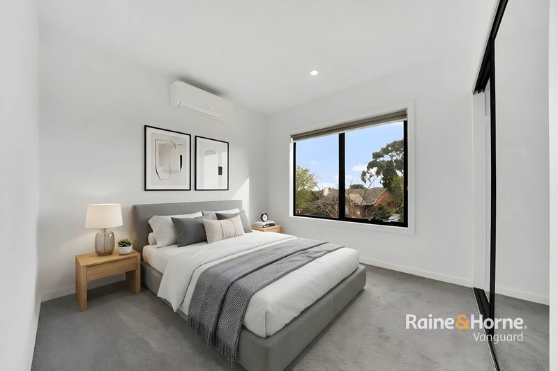 Photo - 12 Bliburg Street, Jacana VIC 3047 - Image 9