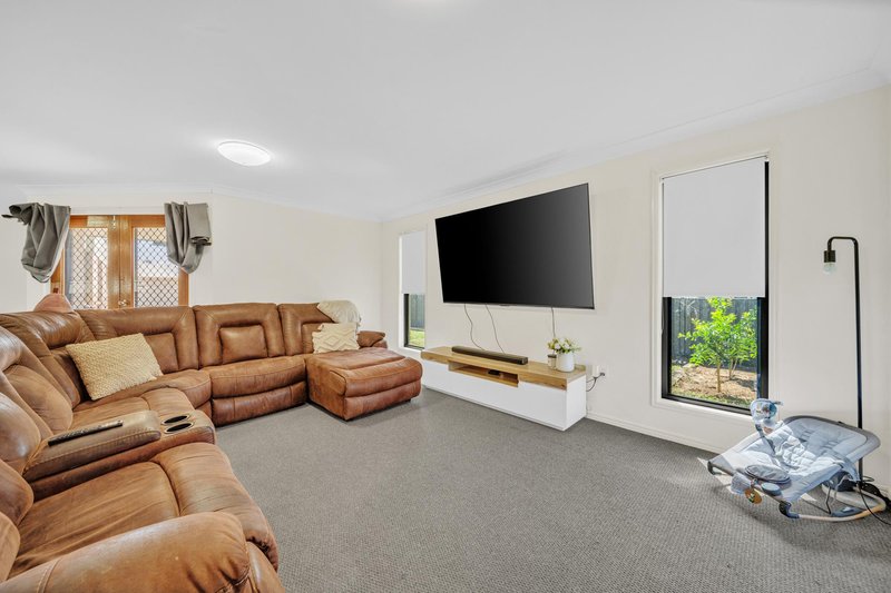 Photo - 12 Blue Gums Drive, Emerald QLD 4720 - Image 5