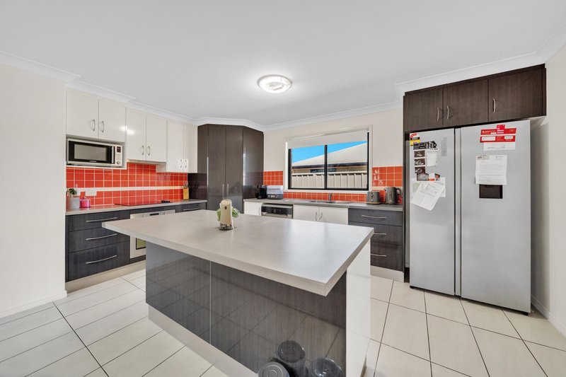 Photo - 12 Blue Gums Drive, Emerald QLD 4720 - Image 6