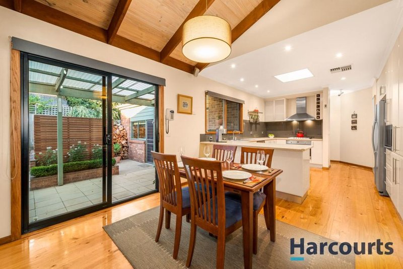 Photo - 12 Blue Hills Close, Wantirna VIC 3152 - Image 2