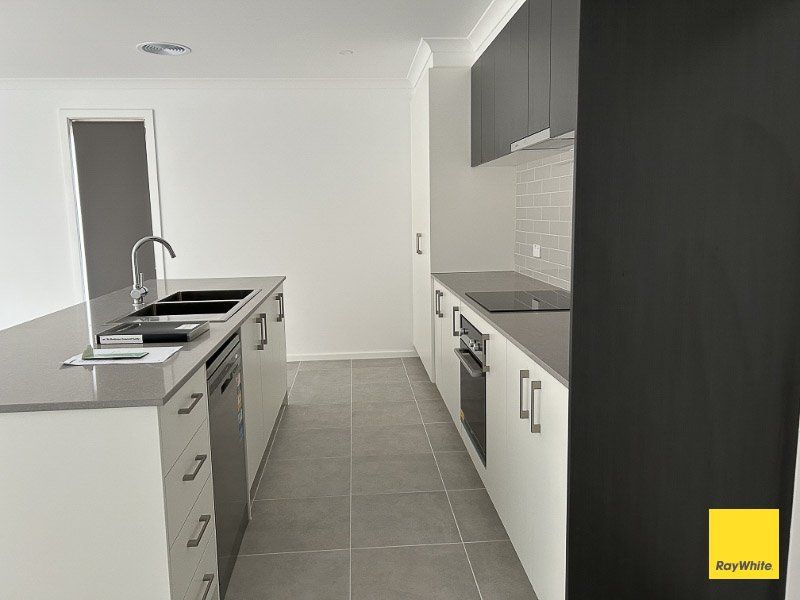 Photo - 12 Boldiston Crescent, Huntly VIC 3551 - Image 5