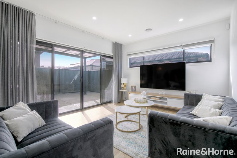 Photo - 12 Bolwarra Street, Craigieburn VIC 3064 - Image 5