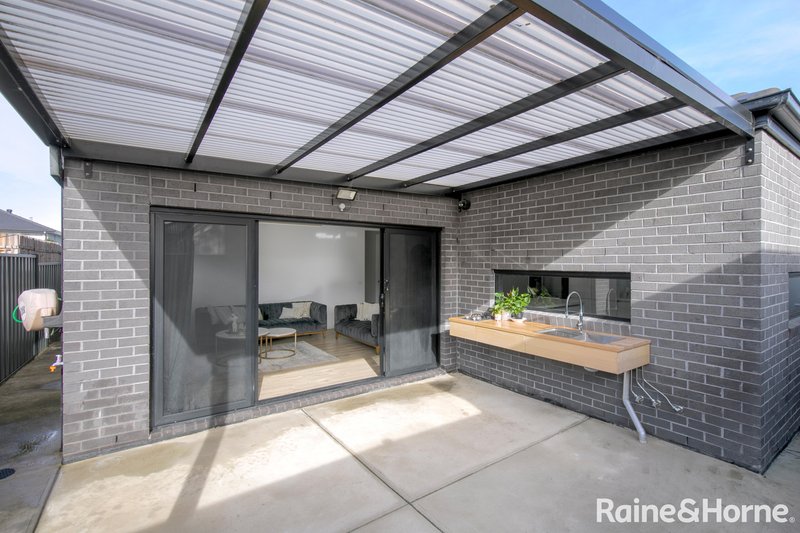 Photo - 12 Bolwarra Street, Craigieburn VIC 3064 - Image 11