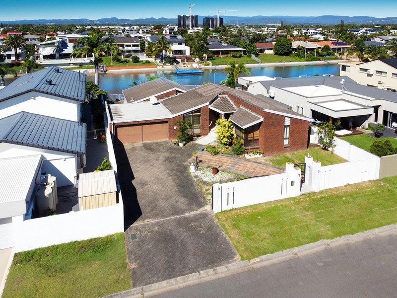 Photo - 12 Bombala Street, Broadbeach Waters QLD 4218 - Image 2