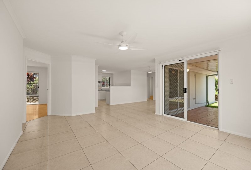 Photo - 12 Bonner Court, Pacific Pines QLD 4211 - Image 5