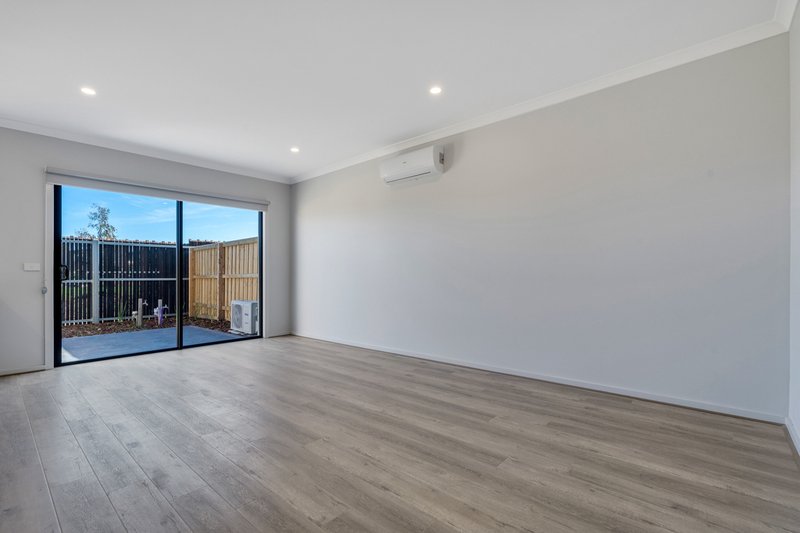 Photo - 12 Boomerang Road, Donnybrook VIC 3064 - Image 6