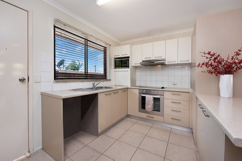 Photo - 1/2 Boongala Terrace, Maroochydore QLD 4558 - Image 5