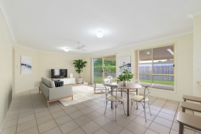 Photo - 12 Border Court, Arana Hills QLD 4054 - Image 5