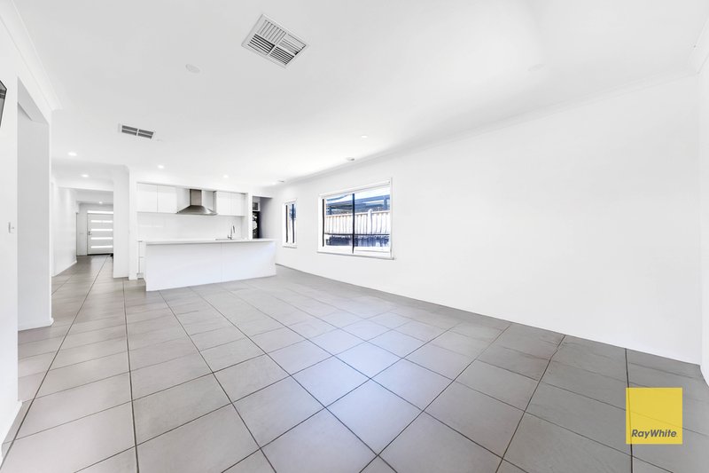 Photo - 12 Bossini Street, Truganina VIC 3029 - Image 11