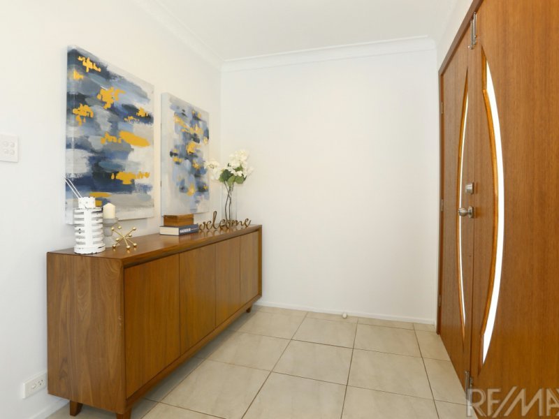 Photo - 12 Bowmore Crt , Merrimac QLD 4226 - Image 6