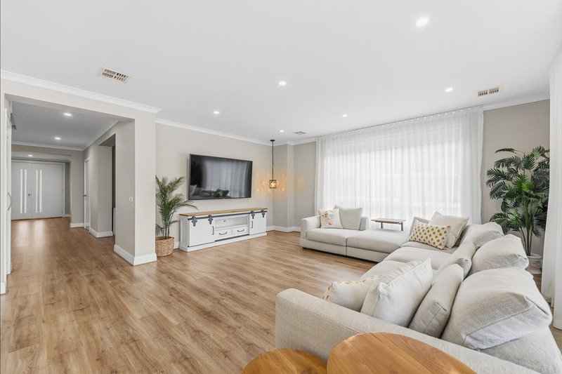 Photo - 12 Brabourne Street, Mickleham VIC 3064 - Image 8