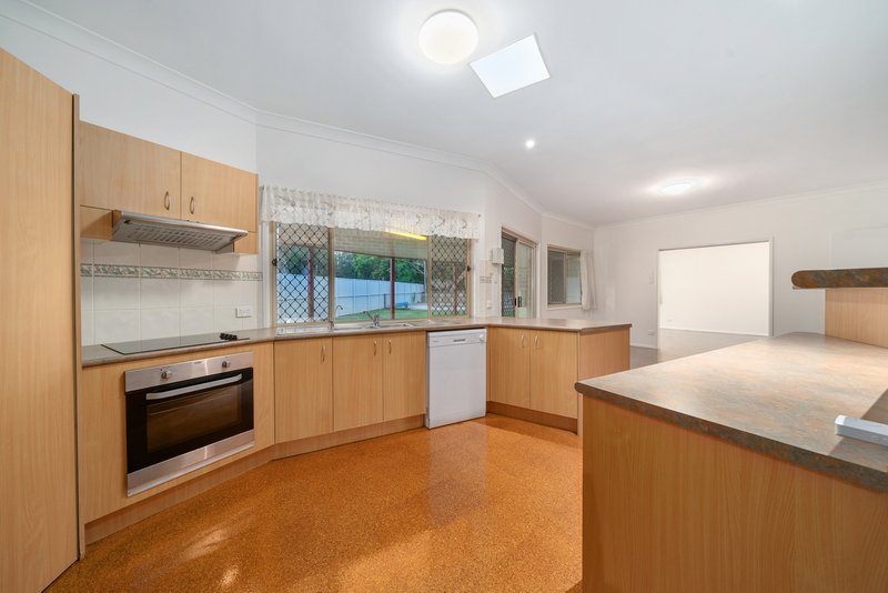 Photo - 12 Brigalow Court, Murrumba Downs QLD 4503 - Image 5