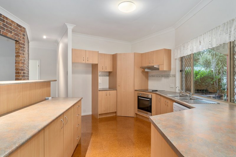 Photo - 12 Brigalow Court, Murrumba Downs QLD 4503 - Image 6