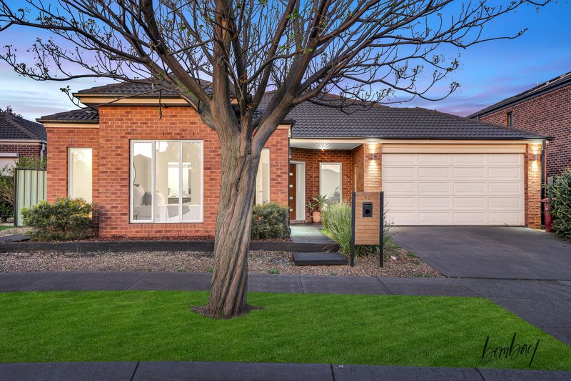 Photo - 12 Brighton Place, Craigieburn VIC 3064 - Image 2