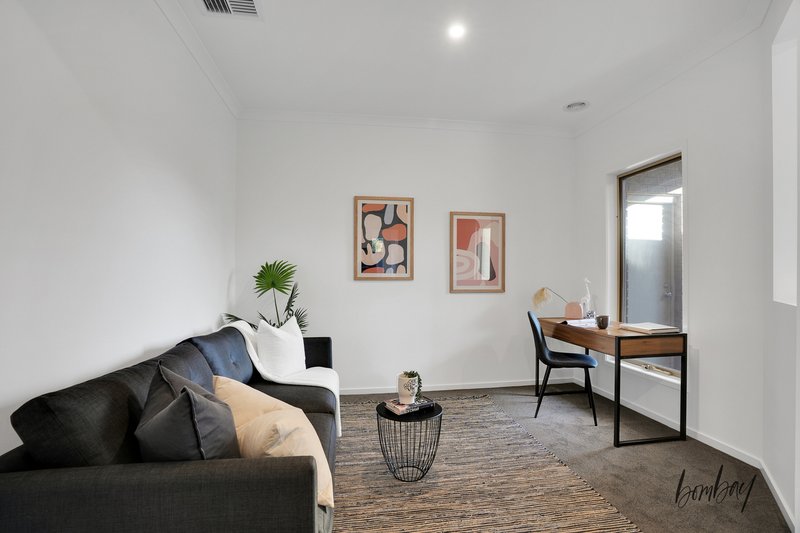 Photo - 12 Brighton Place, Craigieburn VIC 3064 - Image 3