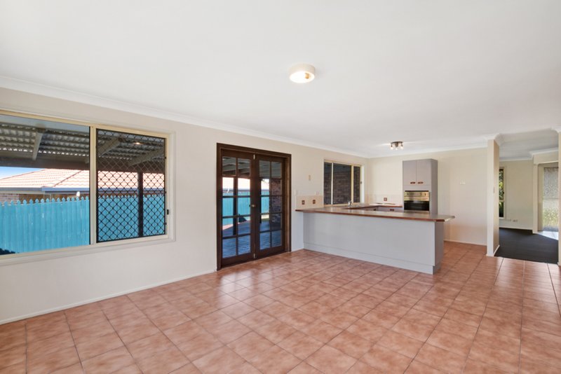 Photo - 12 Brisbane Crescent, Deception Bay QLD 4508 - Image 3