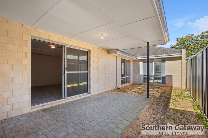 Photo - 12 Bristow Street, Haynes WA 6112 - Image 3
