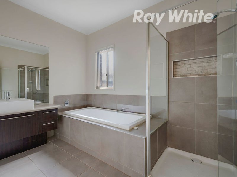 Photo - 12 Broadleaf Drive, Epping VIC 3076 - Image 7